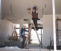full-shot-man-woman-standing-ladder full-shot-man-woman-standing-ladder